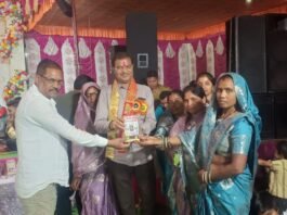 राजनांदगांव: शहर के विभिन्न वाडों में आयोजित फाग महोत्सव में पहुॅच महापौर मधुसूदन…