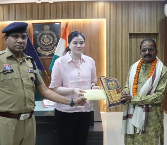 राजनांदगांव: सहायक उपनिरीक्षक नरेन्द्र तिवारी को सेवानिवृत्ति पर ससम्मान विदाई…