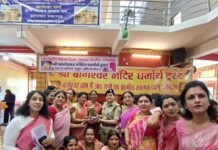 राजनांदगांव: महिला दिवस मे बागेश्वर धाम में तृतीय लिंग सहित नौ क्षेत्रों मे नारीशक्ति का हुआ सम्मान, फूलो की होली से मनाई गई रंगपंचमी…