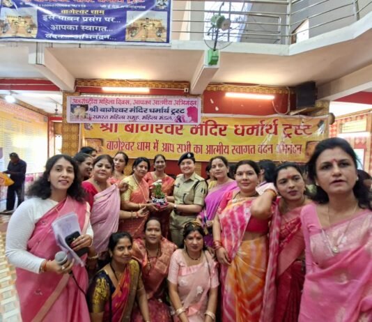 राजनांदगांव: महिला दिवस मे बागेश्वर धाम में तृतीय लिंग सहित नौ क्षेत्रों मे नारीशक्ति का हुआ सम्मान, फूलो की होली से मनाई गई रंगपंचमी…