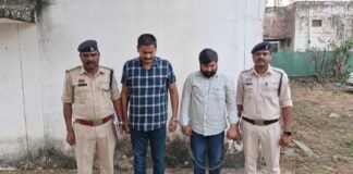 рд░рд╛рдЬрдирд╛рдВрджрдЧрд╛рдВрд╡: рдЕрд╡реИрдз рд░реЗрдд рдЙрддреНрдЦрдирди рдФрд░ рдлрд╛рдпрд░рд┐рдВрдЧ рдкреНрд░рдХрд░рдг рдореЗрдВ рдлрд░рд╛рд░ рджреЛ рдЖрд░реЛрдкрд┐рдпреЛрдВ рдиреЗ рдХрд┐рдпрд╛ рд╕рд░реЗрдВрдбрд░…