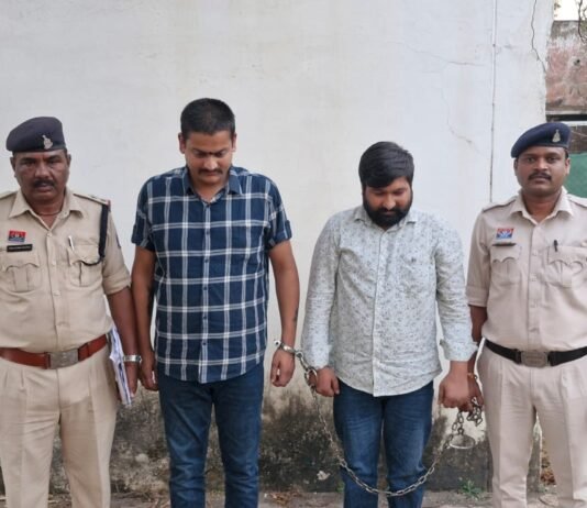 राजनांदगांव: अवैध रेत उत्खनन और फायरिंग प्रकरण में फरार दो आरोपियों ने किया सरेंडर…