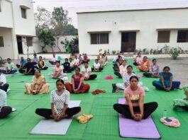 рд░рд╛рдЬрдирд╛рдВрджрдЧрд╛рдВрд╡: рд╕реНрд╡рд╕реНрде рдЬреАрд╡рди рд╢реИрд▓реА рдЕрднрд┐рдпрд╛рди рдХреЗ рддрд╣рдд рдЖрдпреБрд╖реНрдорд╛рди рдЖрд░реЛрдЧреНрдп рдордВрджрд┐рд░реЛрдВ рдореЗрдВ рдкреНрд░рддрд┐рджрд┐рди рдпреЛрдЧ рд╢рд┐рд╡рд┐рд░ рдХрд╛ рдЖрдпреЛрдЬрди…