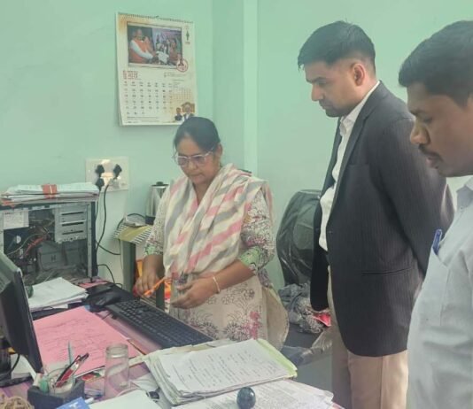राजनांदगांव: कलेक्टर ने शासकीय मुद्रणालय का किया औचक निरीक्षण…