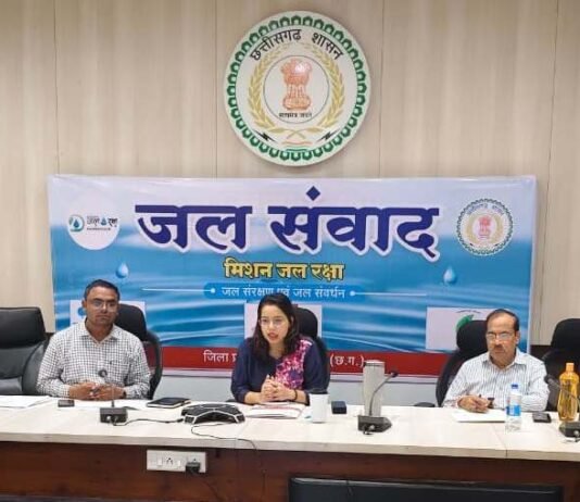 राजनांदगांव: सीईओ जिला पंचायत ने वीडियो कान्फें्रस के माध्यम से विभिन्न योजनाओं एवं कार्यक्रमों की समीक्षा की…