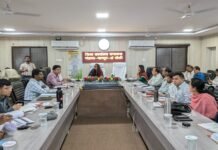 मोहला: जिले के समग्र विकास के लिए सभी विभागों को कार्ययोजना बनाने के निर्देश…