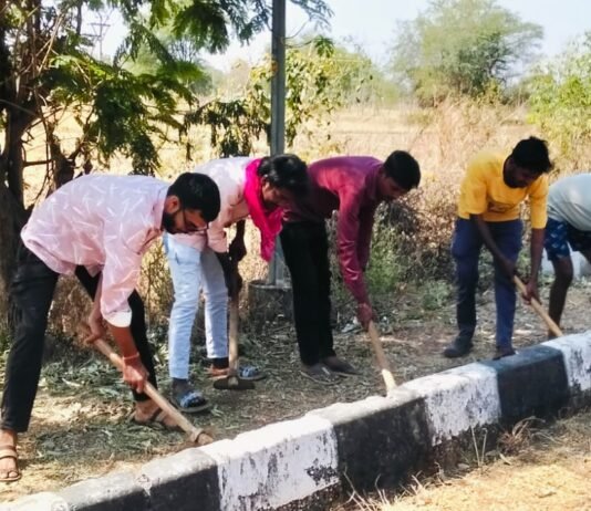 राजनांदगांव: श्रद्धालुओं की सुविधाओं को ध्यान में रखते हुए पदयात्री मार्गों में युद्ध स्तर पर किया जा रहा साफ-सफाई एवं व्यापक व्यवस्थाएं…