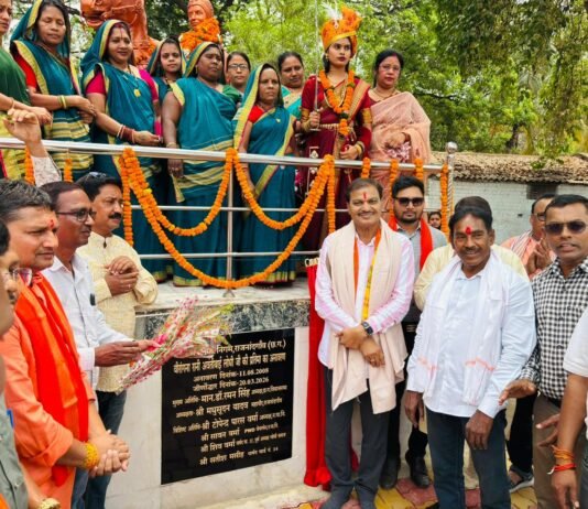 राजनांदगांव: महापौर मधुसूदन यादव ने रानी अवंती बाई के बलिदान दिवस पर जन प्रतिनिधियो एवं समाजिक बंधुओ की उपस्थिति में उनकी प्रमिता में किया माल्यार्पण…