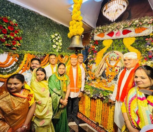 राजनांदगांव: झूलेलाल जयंती के अवसर पर महापौर ने झुलेलाल मंदिर में पूजा अर्चना करसिंधी समाज को दी बधाई…