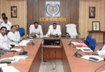 राजनांदगांव: कलेक्टर के निर्देश पर अपर कलेक्टर ने की पीएम सूर्याघर मुफ्त बिजली योजना की समीक्षा…