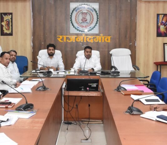 राजनांदगांव: कलेक्टर के निर्देश पर अपर कलेक्टर ने की पीएम सूर्याघर मुफ्त बिजली योजना की समीक्षा…