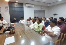 राजनांदगांव: निगम स्वामित्व की दुकानो के जीर्णोद्धार के लिए महापौर ने ली दुकानदारो की बैठक…