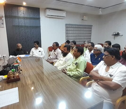 राजनांदगांव: निगम स्वामित्व की दुकानो के जीर्णोद्धार के लिए महापौर ने ली दुकानदारो की बैठक…