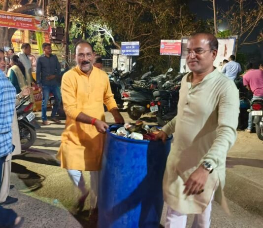 राजनांदगांव: अष्टमी पर चेंबर की सेवा पहल: श्रद्धालुओं के लिए जलपान, मंदिर परिसर में स्वच्छता अभियान…