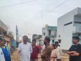 नया ढाबा में पानी की समस्या, महापौर ने मौका मुआयना कर वैकल्पिक व्यवस्था के तहत,सिंटेक्स टंकी लगाने तथा प्रभावित क्षेत्र में टैंकर से पानी सप्लाई के दिये निर्देश…