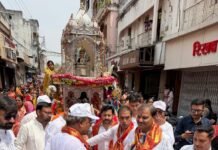 राजनांदगांव: महापौर मधुसूदन यादव महावीर जयंती के अवसर पर आयोजित जुलुस में शामिल होकर जैन समुदाय को जयंती की दी बधाई…