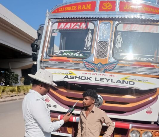 राजनांदगांव: होली से पहले यातायात पुलिस की सख्ती: शराब पीकर वाहन चलाने वाले 3 ट्रक चालक पकड़े…