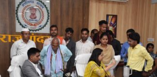 рд░рд╛рдЬрдирд╛рдВрджрдЧрд╛рдВрд╡ : рдХрд▓реЗрдХреНрдЯрд░ рдиреЗ рдЬрдирджрд░реНрд╢рди рдореЗрдВ рдЧрдВрднреАрд░рддрд╛ рд╕реЗ рд╕реБрдиреА рдирд╛рдЧрд░рд┐рдХреЛрдВ рдХреА рд╕рдорд╕реНрдпрд╛рдПрдВ…