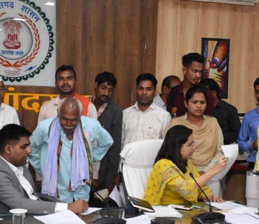 राजनांदगांव : कलेक्टर ने जनदर्शन में गंभीरता से सुनी नागरिकों की समस्याएं…