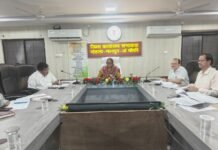 राजनांदगांव: लंबित राजस्व प्रकरणों का प्राथमिकता के साथ करें निराकरण–कलेक्टर प्रजापति…