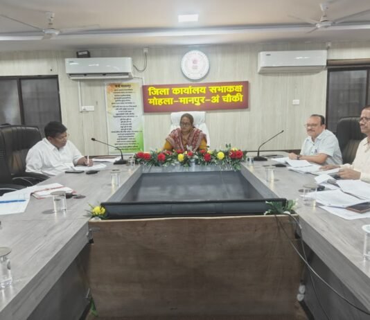 राजनांदगांव: लंबित राजस्व प्रकरणों का प्राथमिकता के साथ करें निराकरण–कलेक्टर प्रजापति…