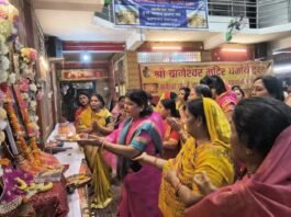 राजनांदगांव: मां बमलेश्वरी देवी पदयात्रि संयुक्त सेवा पंडाल बागेश्वर धाम में कन्या पूजन कर शहर की नौ समाज महिला अध्यक्षों द्वारा सेवा पंडाल का उद्घाटन…