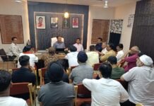 राजनांदगांव: निगम स्वामित्व की जी.ई.रोड एवं कस्तुरबा महिला मण्डल रोड की दुकानो के दुकानदारो की महापौर ने ली बैठक…