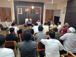 राजनांदगांव: निगम स्वामित्व की जी.ई.रोड एवं कस्तुरबा महिला मण्डल रोड की दुकानो के दुकानदारो की महापौर ने ली बैठक…