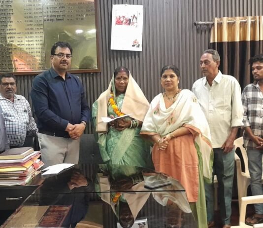 राजनांदगांव: निगम के 2 सेवानिवृत्त कर्मचारियो को आयुक्त की उपस्थिति में दी गई भावभीनी बिदाई…