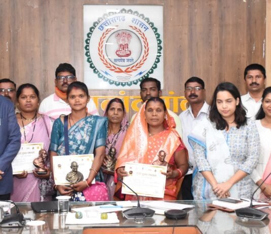 राजनांदगांव: कलेक्टर ने टीबी मुक्त ग्राम पंचायतों को किया सम्मानित…