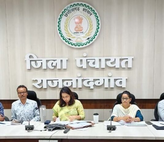 राजनांदगांव: सीईओ जिला पंचायत ने विकास कार्यों के प्रगति की समीक्षा की…