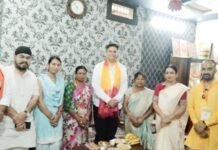 राजनांदगांव: पूर्व सांसद अभिषेक सिंह पहुंचे कांति मौर्य के निवास, कार्यकर्ताओं से की मुलाकात…