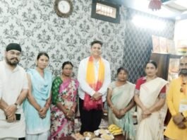 राजनांदगांव: पूर्व सांसद अभिषेक सिंह पहुंचे कांति मौर्य के निवास, कार्यकर्ताओं से की मुलाकात…