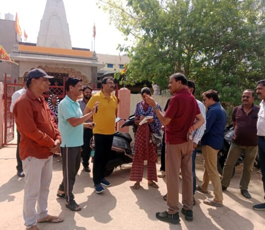 महापौर मधुसूदन यादव वार्ड निरीक्षण मंे आयुक्त के साथ सुबह पहुॅचे चिखली तथा लखोली राहुल नगर व कंचनबाग…