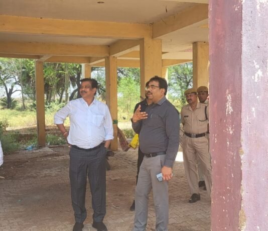 राजनांदगांव: प्रधानमंत्री आवास योजना के तहत पेण्ड्री में निर्मित बहुमंजिला आवासो का अपर कलेक्टर मारकंडे एवं निगम आयुक्त विश्वकर्मा ने किया निरीक्षण…