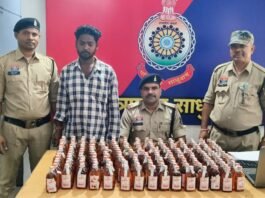 राजनांदगांव : शोभा यात्रा ड्यूटी में पुलिस की रेड, 200 पौव्वा अंग्रेजी शराब के साथ युवक गिरफ्तार…