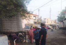 गंदा पानी की शिकायत, महापौर पहुॅचे नंदई, इंदिरा नगर व चौखडिया पारा, पाईप लाईन की जॉच कर निराकरण के दिये निर्देश…