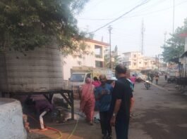 गंदा पानी की शिकायत, महापौर पहुॅचे नंदई, इंदिरा नगर व चौखडिया पारा, पाईप लाईन की जॉच कर निराकरण के दिये निर्देश…