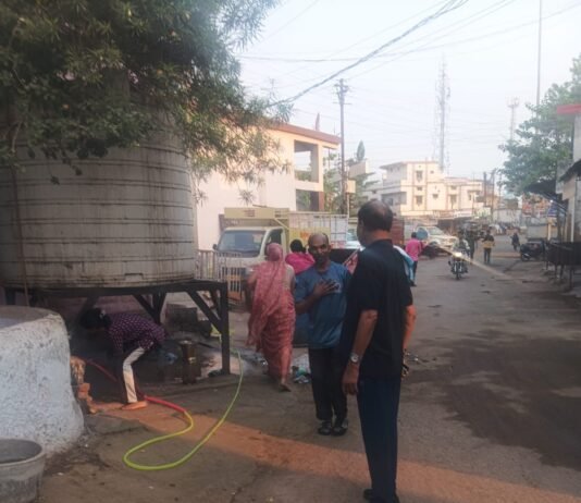 गंदा पानी की शिकायत, महापौर पहुॅचे नंदई, इंदिरा नगर व चौखडिया पारा, पाईप लाईन की जॉच कर निराकरण के दिये निर्देश…