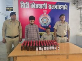 राजनांदगांव: घर में छिपाकर रखी भारी मात्रा में अंग्रेजी शराब जब्त, आरोपी गिरफ्तार…