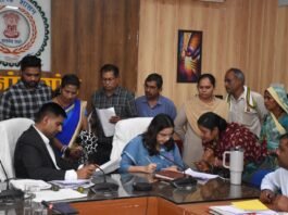 राजनांदगांव: कलेक्टर ने जनदर्शन में गंभीरता से सुनी नागरिकों की समस्याएं…