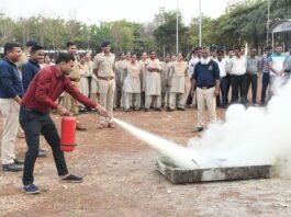 राजनांदगांव : राजनांदगांव पुलिस का फायर सेफ्टी ड्रिल, 70+ जवान हुए प्रशिक्षित…