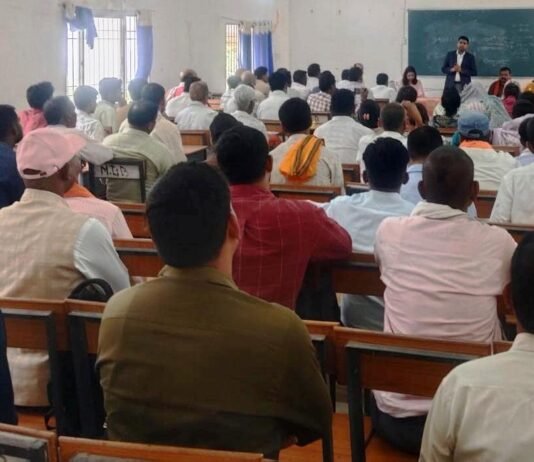 कलेक्टर ने सरपंचों से ग्रामीण क्षेत्रों में शासन की योजनाओं के क्रियान्वयन और मूलभूत सुविधाओं के संबंध में ली प्रतिक्रिया…