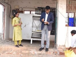 राजनांदगांव : कलेक्टर ने गठुला में टसर परिवर्तन केन्द्र का किया निरीक्षण…