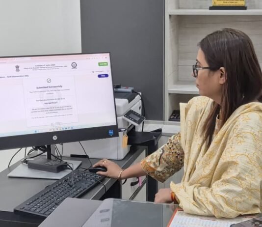 मोहला: जनगणना-2027 जिले में स्व-गणना शुरू :सीईओ जिला पंचायत ने भरा ऑनलाइन स्व-गणना पत्रक…