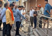 राजनांदगांव: आजाद चौक में नाली निर्माण कार्य का महापौर ने किया निरीक्षण, अधिकारयों को दिए आवश्यक दिशा निर्देश…