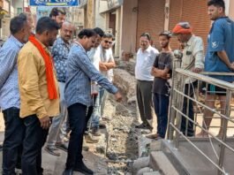 राजनांदगांव: आजाद चौक में नाली निर्माण कार्य का महापौर ने किया निरीक्षण, अधिकारयों को दिए आवश्यक दिशा निर्देश…