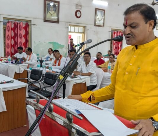 राजनांदगांव: महापौर मधुसूदन यादव ने नगर निगम राजनांदगांव का वित्तीय वर्ष 206-27 का बजट प्रेश किया…