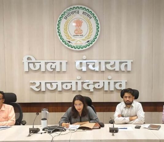 राजनांदगांव: सीईओ जिला पंचायत ने विभिन्न योजनाओं एवं कार्यों की समीक्षा…