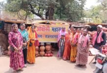 राजनांदगांव: ओबीसी महासभा फाउंडेशन ने कुम्हार समाज का किया सम्मान,गर्मी में सामाजिक सरोकार—तिलक लगाकर और गमछा ओढ़ाकर किया सम्मान…